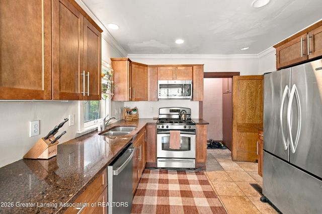 128 N Magnolia Avenue, Lansing, MI 48912