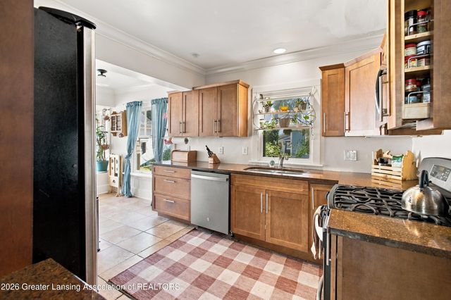 128 N Magnolia Avenue, Lansing, MI 48912