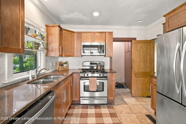 128 N Magnolia Avenue, Lansing, MI 48912