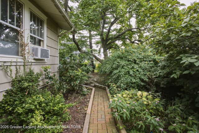 128 N Magnolia Avenue, Lansing, MI 48912