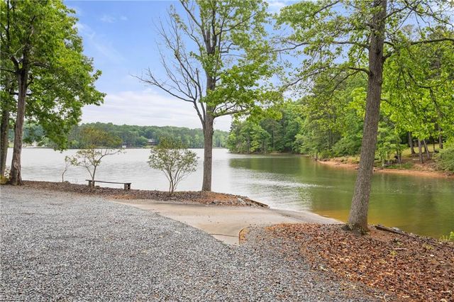 410 Potters Landing, Denton, NC 27239