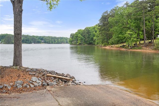 410 Potters Landing, Denton, NC 27239