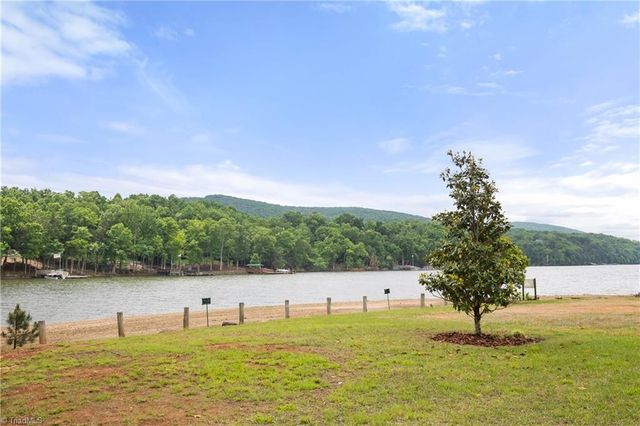 410 Potters Landing, Denton, NC 27239