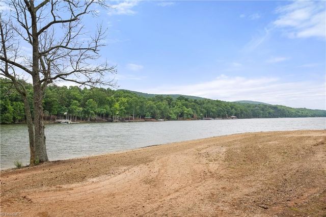 410 Potters Landing, Denton, NC 27239