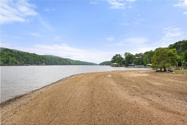 410 Potters Landing, Denton, NC 27239