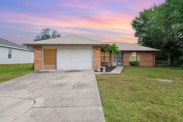 1285 Karlovy Avenue NW, Palm Bay, FL 32907