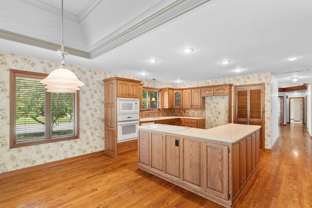 4108 E Kingsbury Street, Springfield, MO 65809