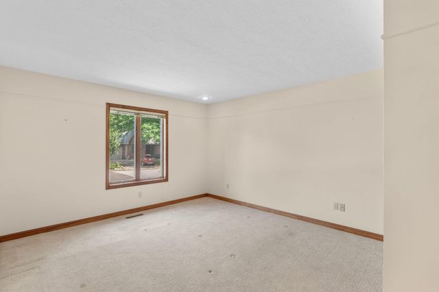 4108 E Kingsbury Street, Springfield, MO 65809