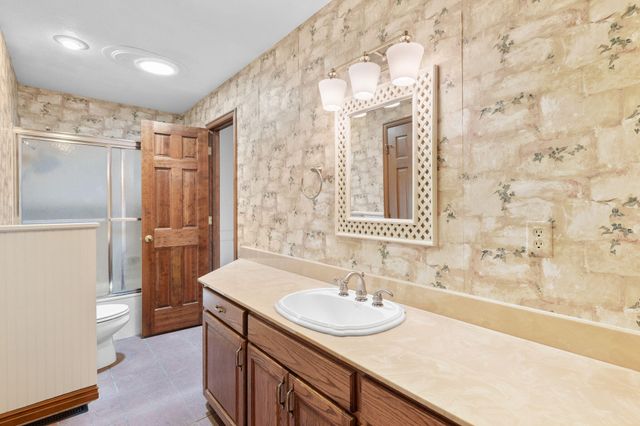 4108 E Kingsbury Street, Springfield, MO 65809