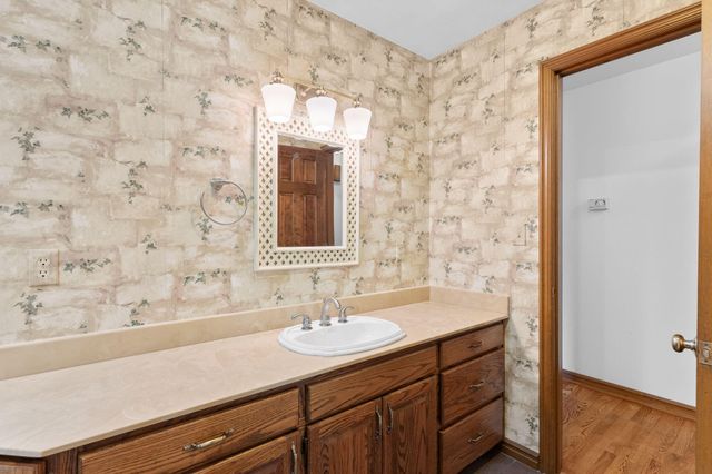 4108 E Kingsbury Street, Springfield, MO 65809