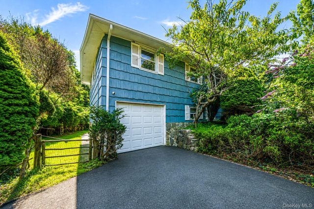 8 Dartmouth Road, Shoreham, NY 11786