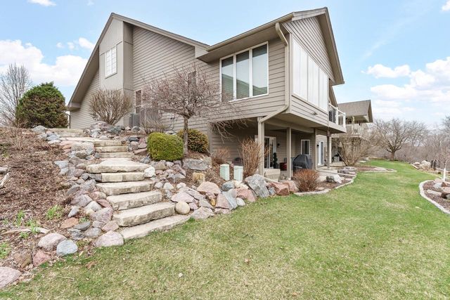 203 Deer Ridge DRIVE, West Bend, WI 53095