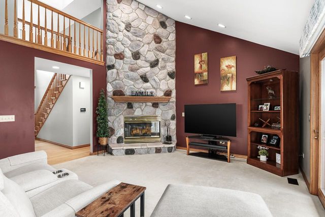 203 Deer Ridge DRIVE, West Bend, WI 53095