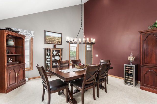 203 Deer Ridge DRIVE, West Bend, WI 53095
