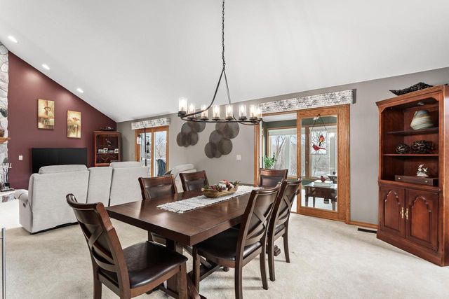 203 Deer Ridge DRIVE, West Bend, WI 53095