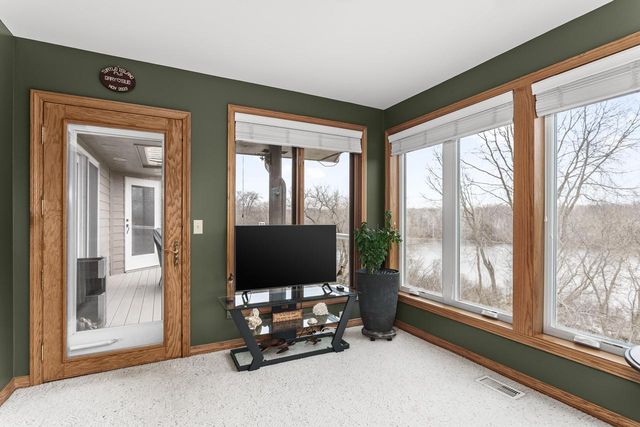 203 Deer Ridge DRIVE, West Bend, WI 53095