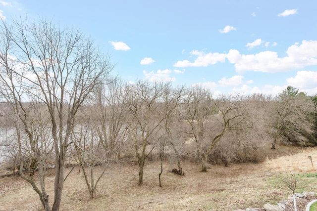 203 Deer Ridge DRIVE, West Bend, WI 53095