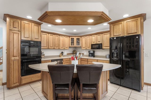 203 Deer Ridge DRIVE, West Bend, WI 53095