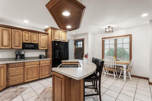 203 Deer Ridge DRIVE, West Bend, WI 53095