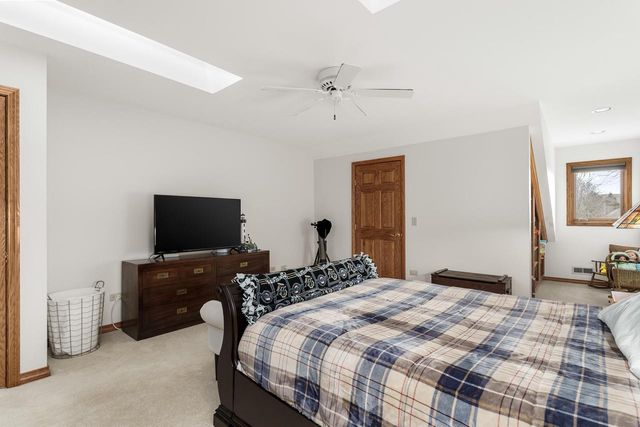 203 Deer Ridge DRIVE, West Bend, WI 53095