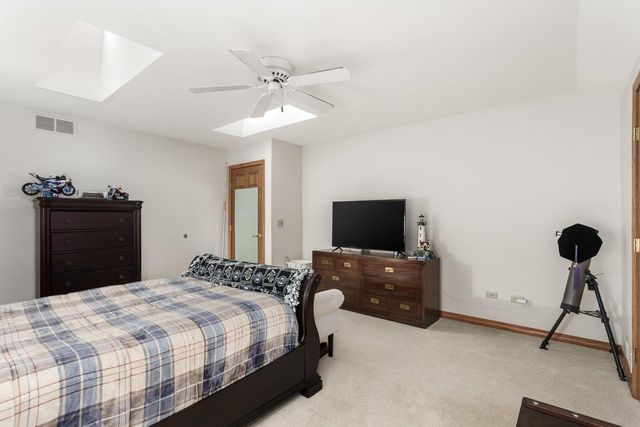 203 Deer Ridge DRIVE, West Bend, WI 53095