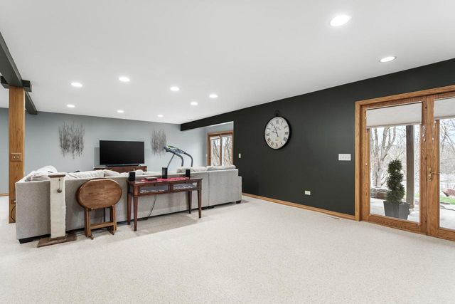 203 Deer Ridge DRIVE, West Bend, WI 53095