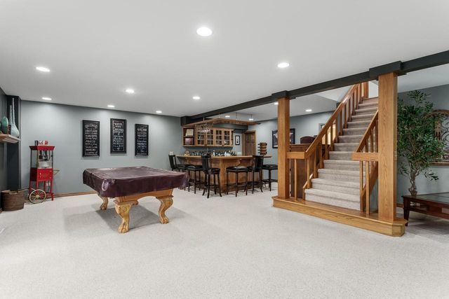 203 Deer Ridge DRIVE, West Bend, WI 53095