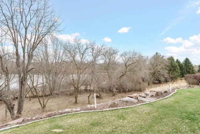 203 Deer Ridge DRIVE, West Bend, WI 53095