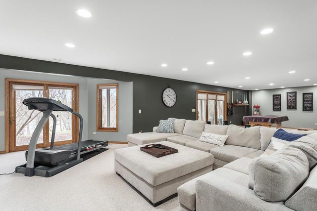 203 Deer Ridge DRIVE, West Bend, WI 53095