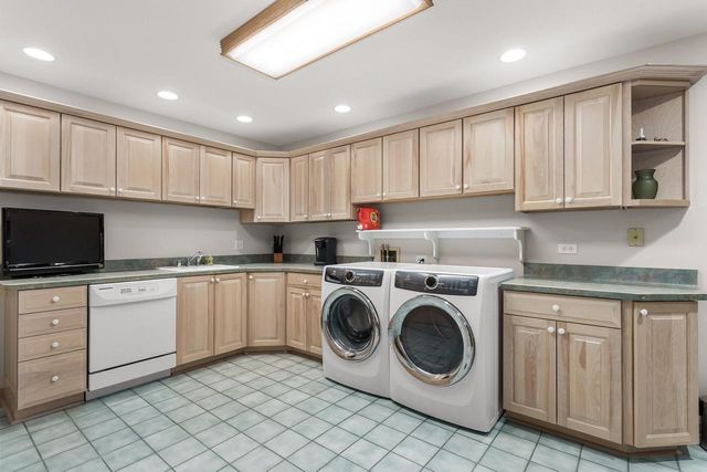 203 Deer Ridge DRIVE, West Bend, WI 53095