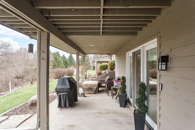 203 Deer Ridge DRIVE, West Bend, WI 53095