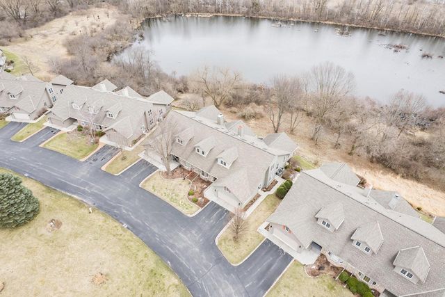 203 Deer Ridge DRIVE, West Bend, WI 53095