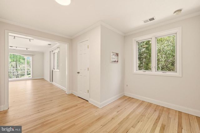 8400 THORNDEN TER, Bethesda, MD 20817