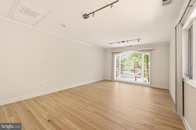 8400 THORNDEN TER, Bethesda, MD 20817