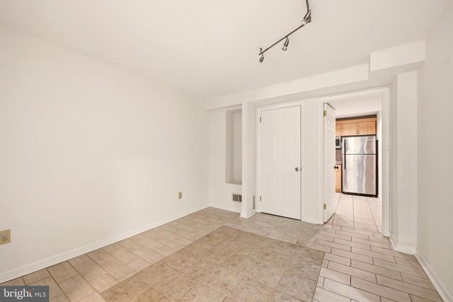 8400 THORNDEN TER, Bethesda, MD 20817