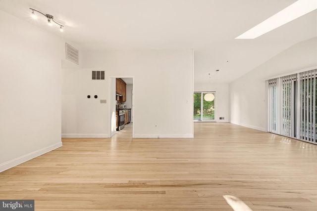 8400 THORNDEN TER, Bethesda, MD 20817