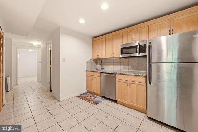 8400 THORNDEN TER, Bethesda, MD 20817