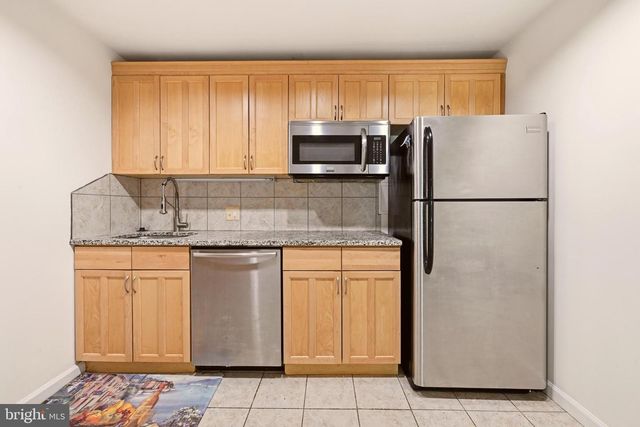 8400 THORNDEN TER, Bethesda, MD 20817