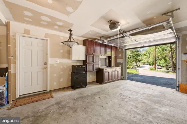 8400 THORNDEN TER, Bethesda, MD 20817