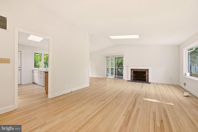 8400 THORNDEN TER, Bethesda, MD 20817