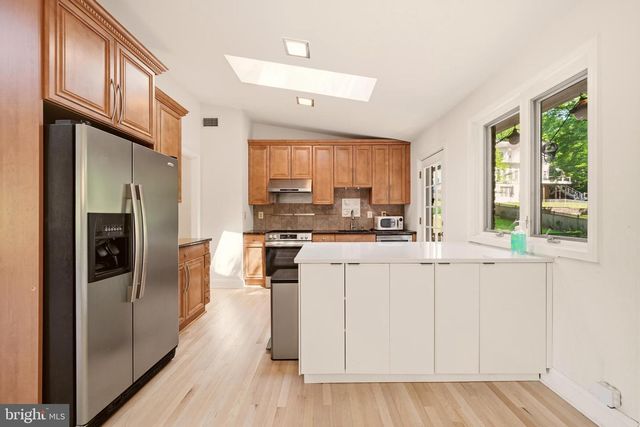 8400 THORNDEN TER, Bethesda, MD 20817