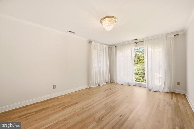 8400 THORNDEN TER, Bethesda, MD 20817