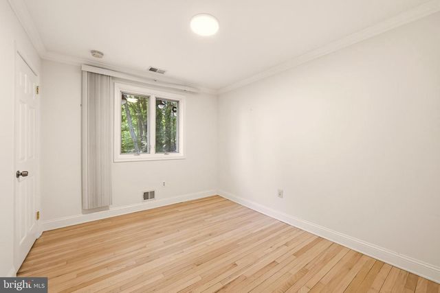 8400 THORNDEN TER, Bethesda, MD 20817