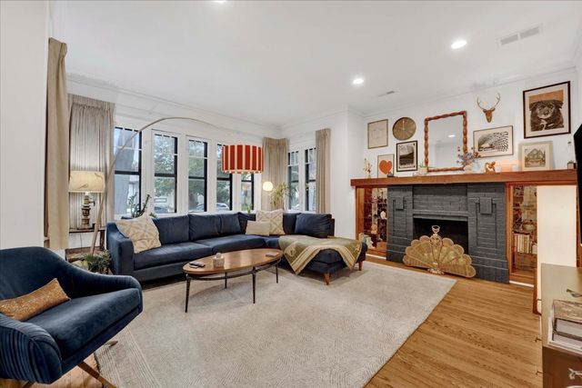 6239 N Campbell Avenue, Chicago, IL 60659