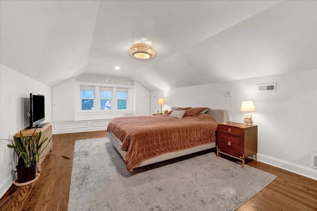 6239 N Campbell Avenue, Chicago, IL 60659