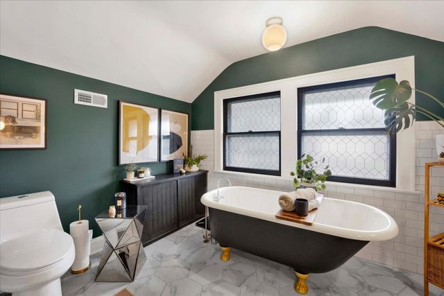 6239 N Campbell Avenue, Chicago, IL 60659