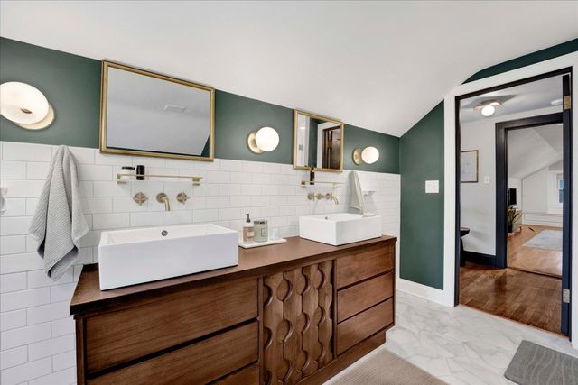 6239 N Campbell Avenue, Chicago, IL 60659