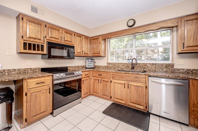 3909 Cabildo Place, Ocean Springs, MS 39564