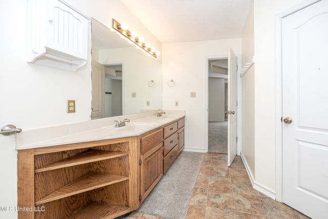 3909 Cabildo Place, Ocean Springs, MS 39564