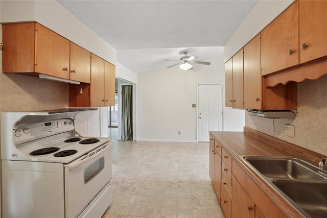 1801 10th Avenue Place, Grinnell, IA 50112